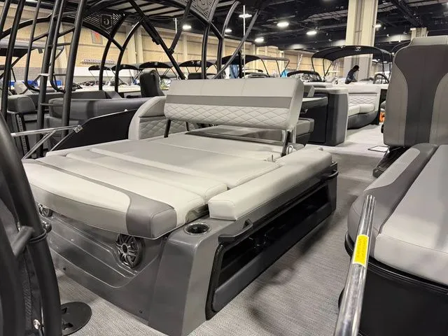 Slide: The Image of Godfrey Monaco 255 SFL - Suzuki 350 2026 - 7