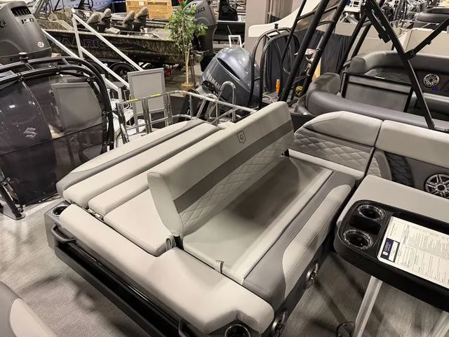 Slide: The Image of Godfrey Monaco 255 SFL - Suzuki 350 2026 - 8