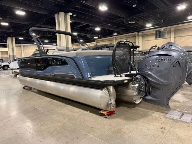 Slide: The Image of Godfrey Sanpan ULW - Yamaha 450 XTO 2026 - 3