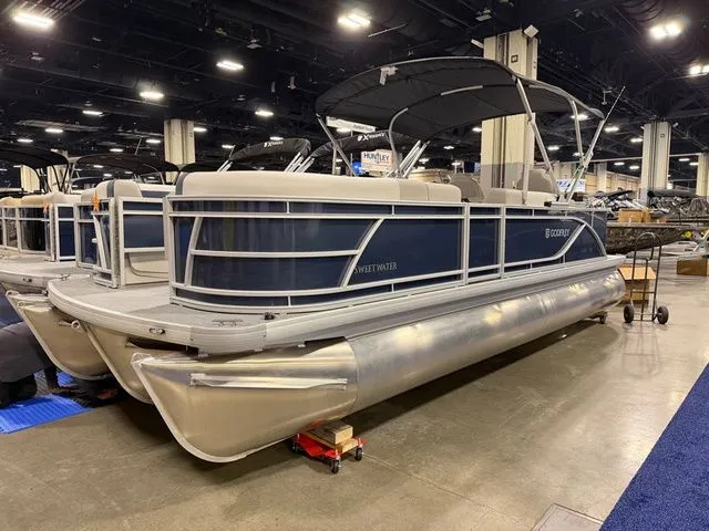 Slide: The Image of Godfrey Sweetwater 2286 FS - 150 Suzuki 2026 - 14