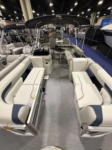 Slide: The Image of Godfrey Sweetwater 2286 FS - 150 Suzuki 2026 - 3