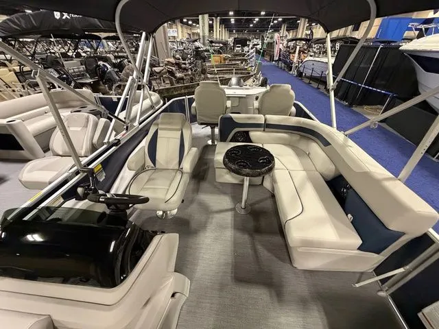 Slide: The Image of Godfrey Sweetwater 2286 FS - 150 Suzuki 2026 - 4