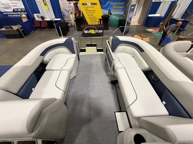 Slide: The Image of Godfrey Sweetwater 2286 FS - 150 Suzuki 2026 - 8