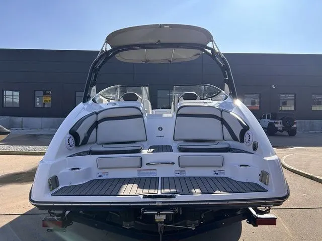 Slide: The Image of Yamaha 242 Limited S 2017 - 11