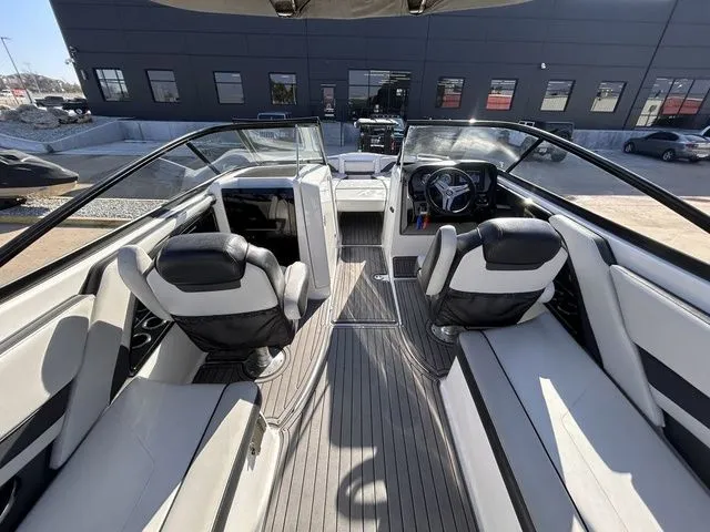 Slide: The Image of Yamaha 242 Limited S 2017 - 14