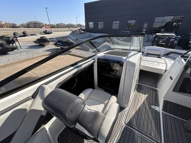 Slide: The Image of Yamaha 242 Limited S 2017 - 15