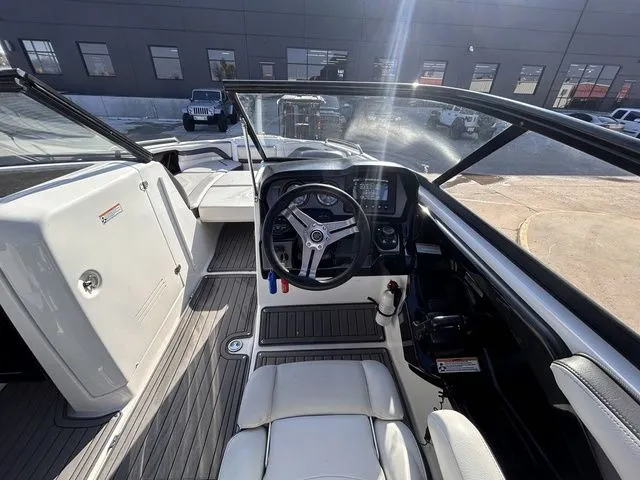 Slide: The Image of Yamaha 242 Limited S 2017 - 16