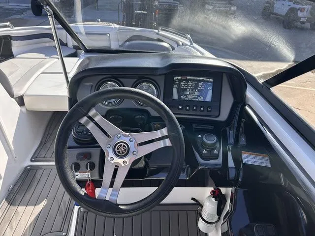 Slide: The Image of Yamaha 242 Limited S 2017 - 17