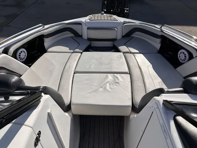 Slide: The Image of Yamaha 242 Limited S 2017 - 18