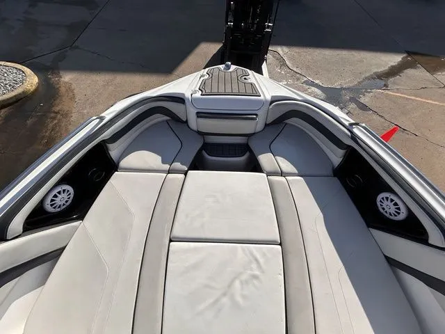 Slide: The Image of Yamaha 242 Limited S 2017 - 19