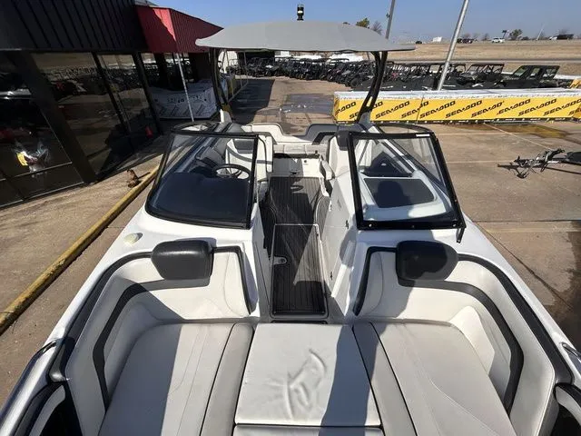 Slide: The Image of Yamaha 242 Limited S 2017 - 20