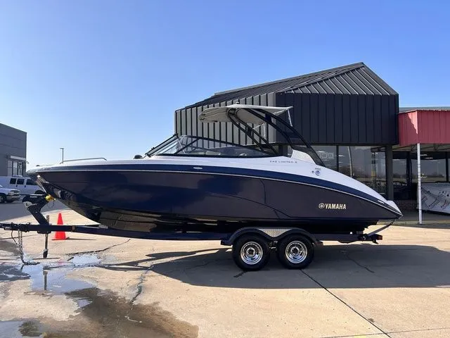 Slide: The Image of Yamaha 242 Limited S 2017 - 6