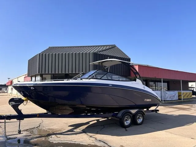 Slide: The Image of Yamaha 242 Limited S 2017 - 7