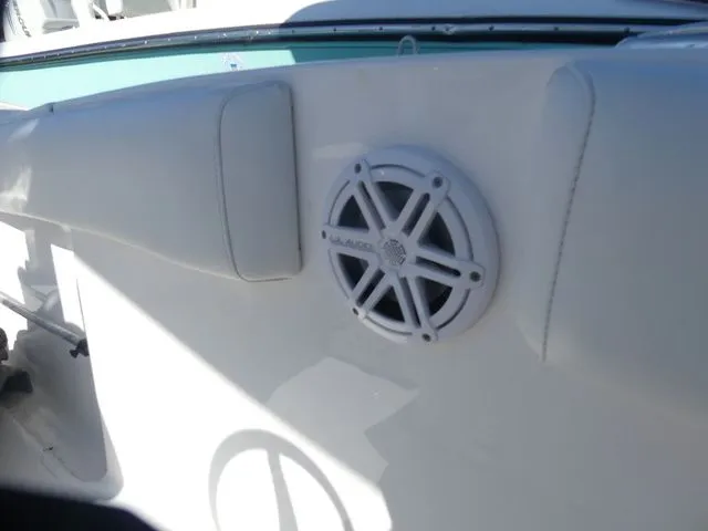 Slide: The Image of Tidewater 252 CC Adventure 2019 - 10