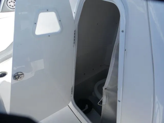 Slide: The Image of Tidewater 252 CC Adventure 2019 - 12