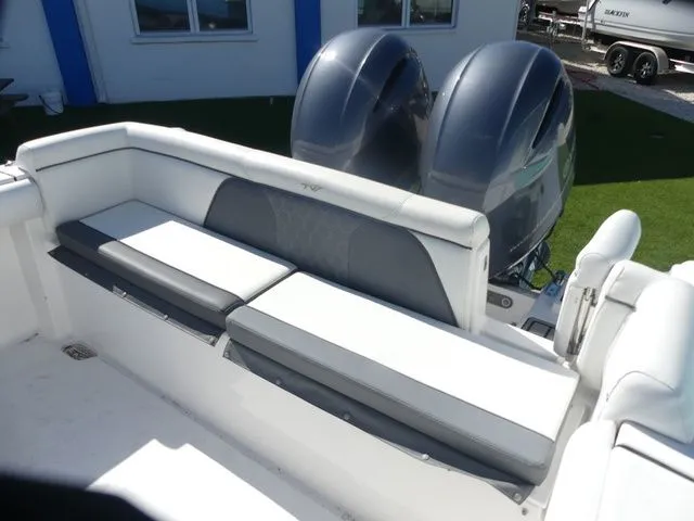 Slide: The Image of Tidewater 252 CC Adventure 2019 - 14