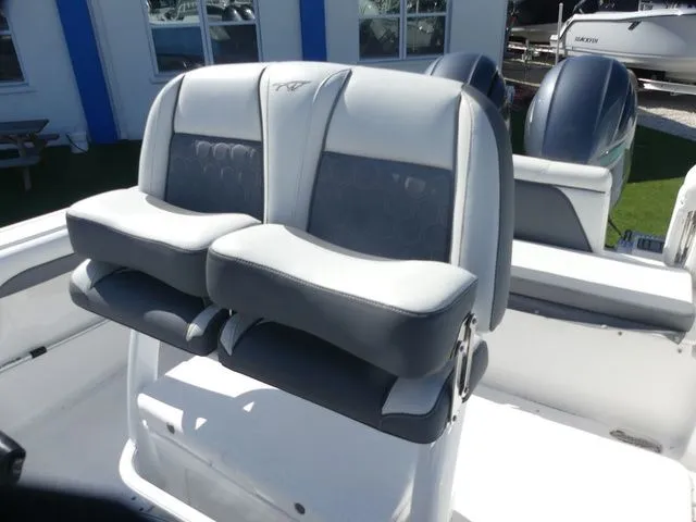 Slide: The Image of Tidewater 252 CC Adventure 2019 - 15