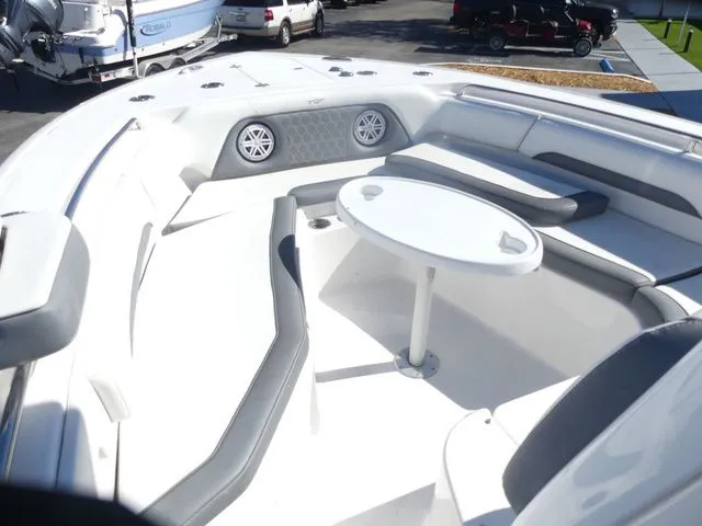 Slide: The Image of Tidewater 252 CC Adventure 2019 - 7