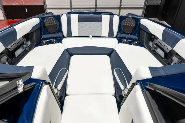 Slide: The Image of Malibu Wakesetter 23 MXZ 2026 - 11