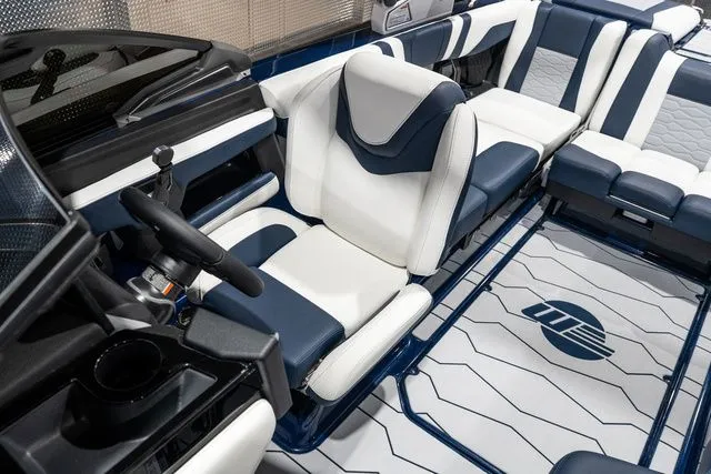 Slide: The Image of Malibu Wakesetter 23 MXZ 2026 - 16