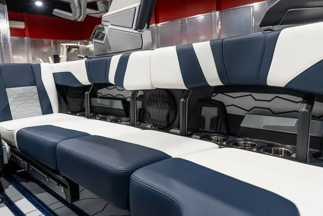 Slide: The Image of Malibu Wakesetter 23 MXZ 2026 - 19