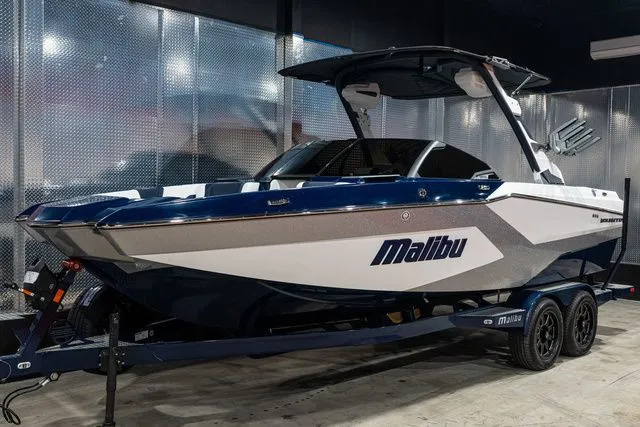 Slide: The Image of Malibu Wakesetter 23 MXZ 2026 - 2