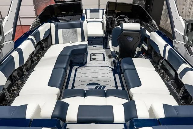 Slide: The Image of Malibu Wakesetter 23 MXZ 2026 - 20