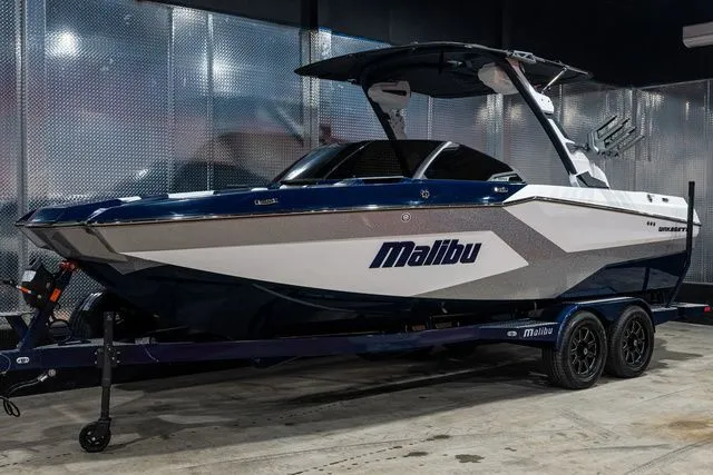 Slide: The Image of Malibu Wakesetter 23 MXZ 2026 - 22