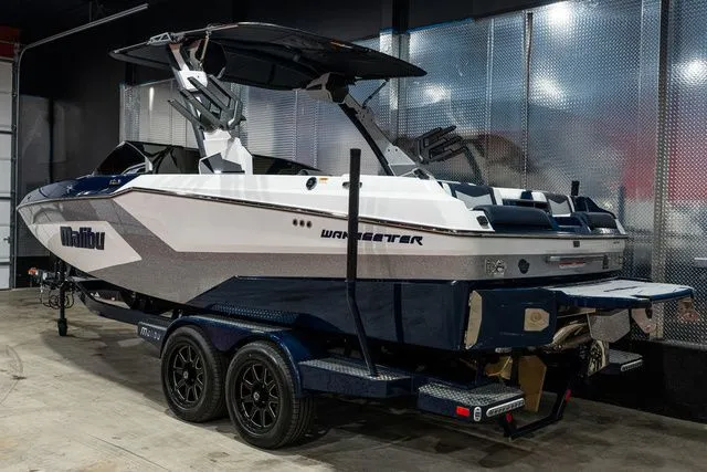 Slide: The Image of Malibu Wakesetter 23 MXZ 2026 - 23
