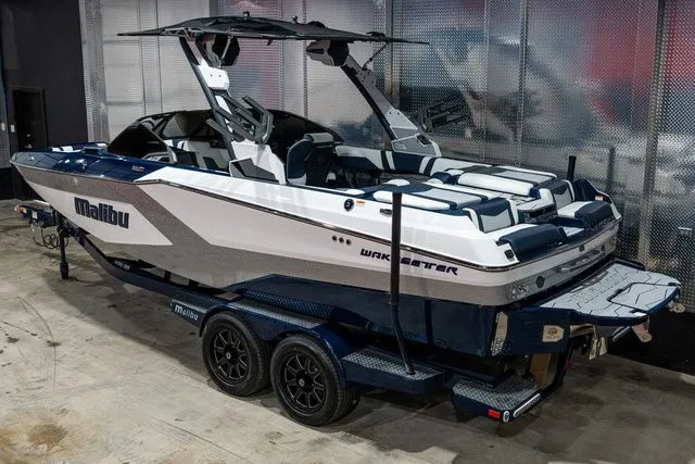 Slide: The Image of Malibu Wakesetter 23 MXZ 2026 - 3