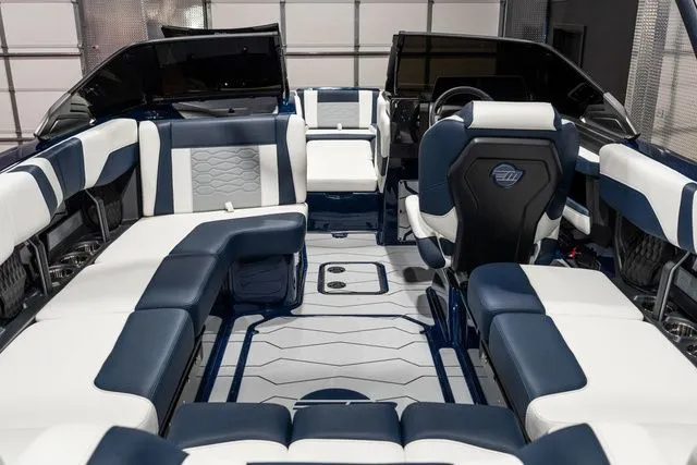 Slide: The Image of Malibu Wakesetter 23 MXZ 2026 - 5