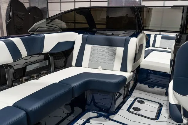 Slide: The Image of Malibu Wakesetter 23 MXZ 2026 - 9