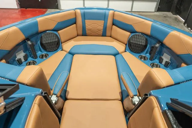 Slide: The Image of Malibu Wakesetter 23 LSV 2026 - 11