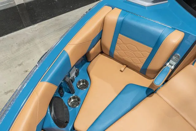 Slide: The Image of Malibu Wakesetter 23 LSV 2026 - 12