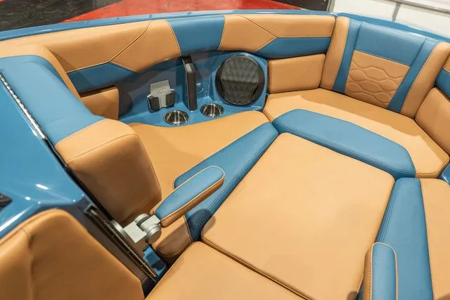 Slide: The Image of Malibu Wakesetter 23 LSV 2026 - 13