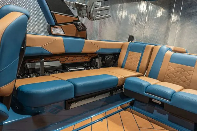 Slide: The Image of Malibu Wakesetter 23 LSV 2026 - 17