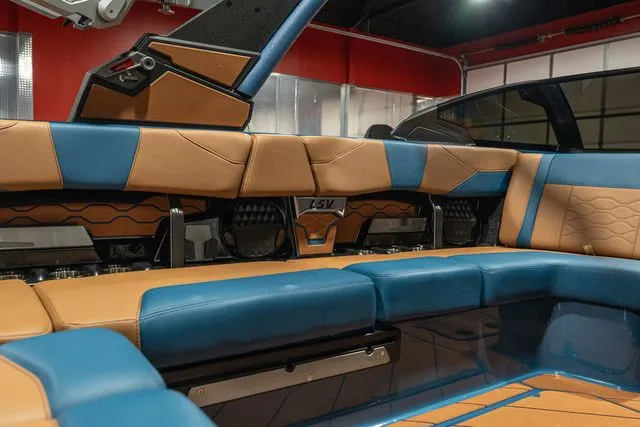 Slide: The Image of Malibu Wakesetter 23 LSV 2026 - 18