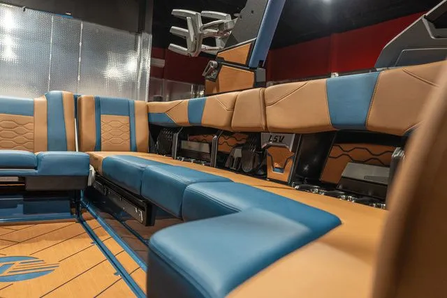 Slide: The Image of Malibu Wakesetter 23 LSV 2026 - 19