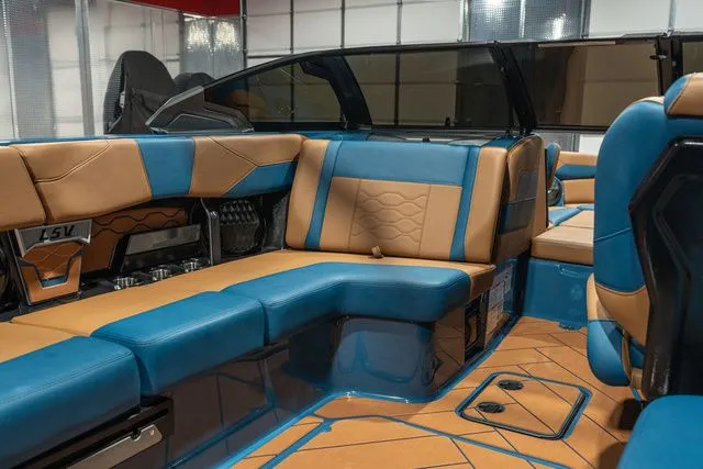 Slide: The Image of Malibu Wakesetter 23 LSV 2026 - 5