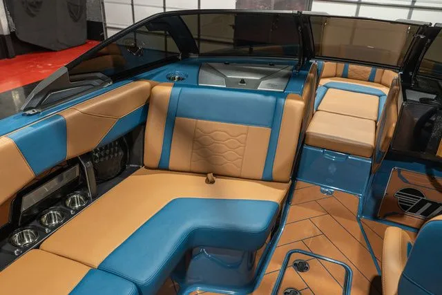 Slide: The Image of Malibu Wakesetter 23 LSV 2026 - 6