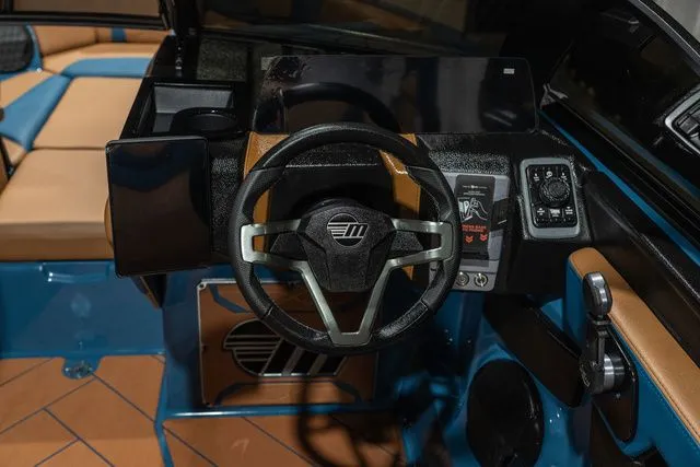 Slide: The Image of Malibu Wakesetter 23 LSV 2026 - 9