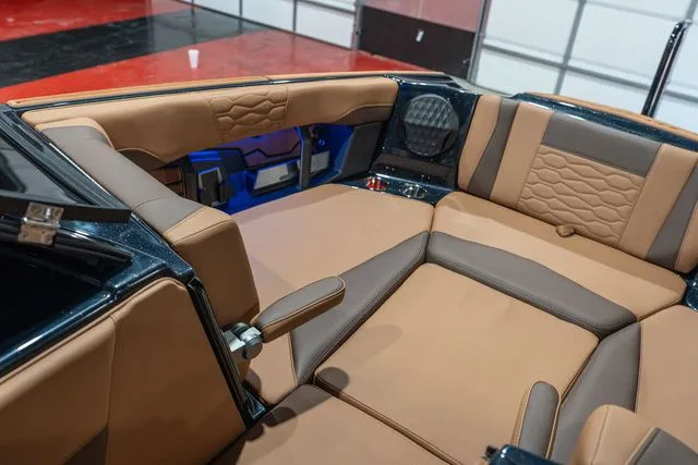 Slide: The Image of Malibu Wakesetter 24 MXZ 2026 - 11