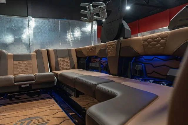 Slide: The Image of Malibu Wakesetter 24 MXZ 2026 - 16