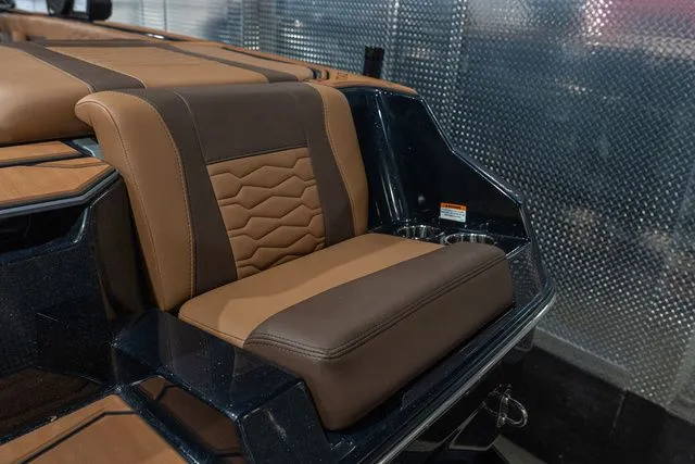 Slide: The Image of Malibu Wakesetter 24 MXZ 2026 - 17