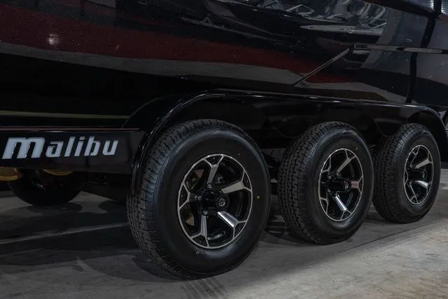 Slide: The Image of Malibu Wakesetter 24 MXZ 2026 - 19