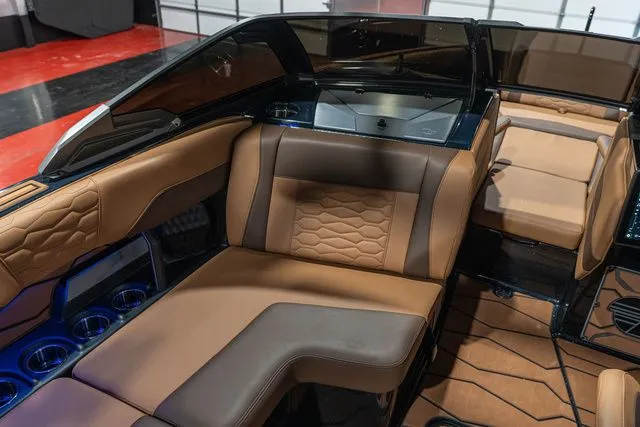 Slide: The Image of Malibu Wakesetter 24 MXZ 2026 - 9