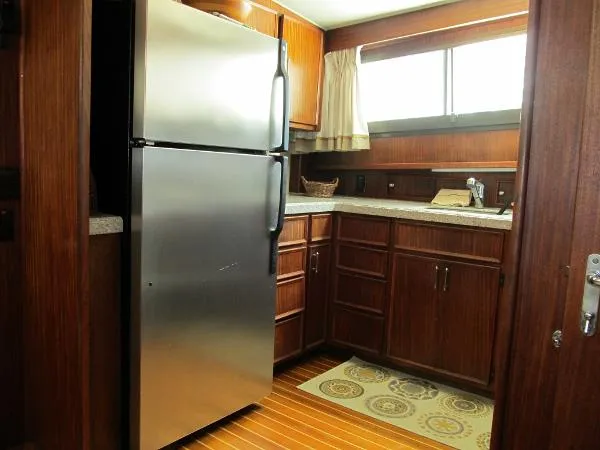 Slide: The Image of Hatteras 56 Motoryacht 1981 - 10