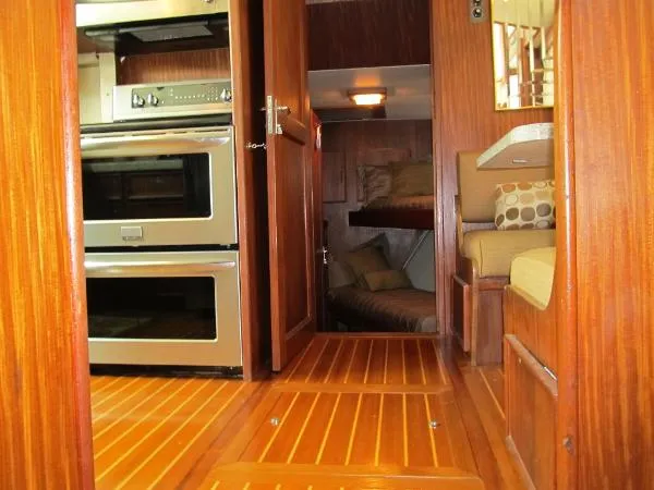 Slide: The Image of Hatteras 56 Motoryacht 1981 - 11