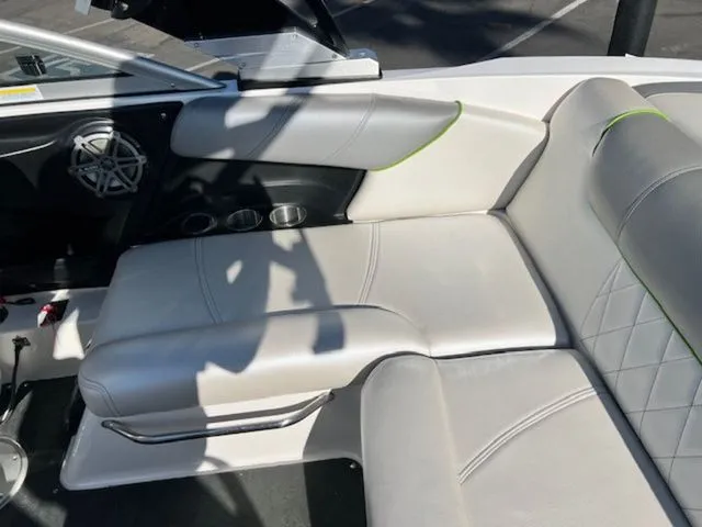 Slide: The Image of MasterCraft X2 2012 - 16