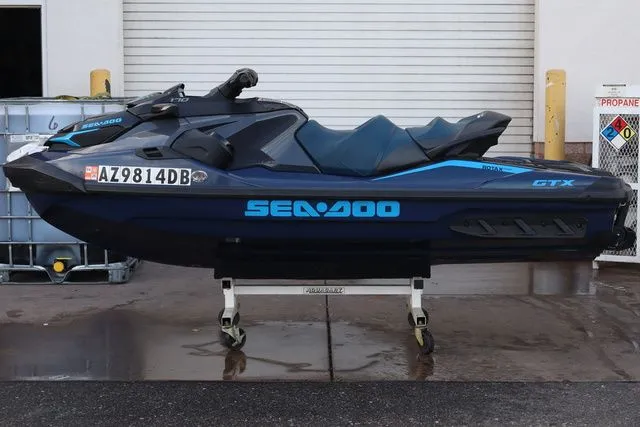 Slide: The Image of Sea-Doo GTX 170 2024 - 3